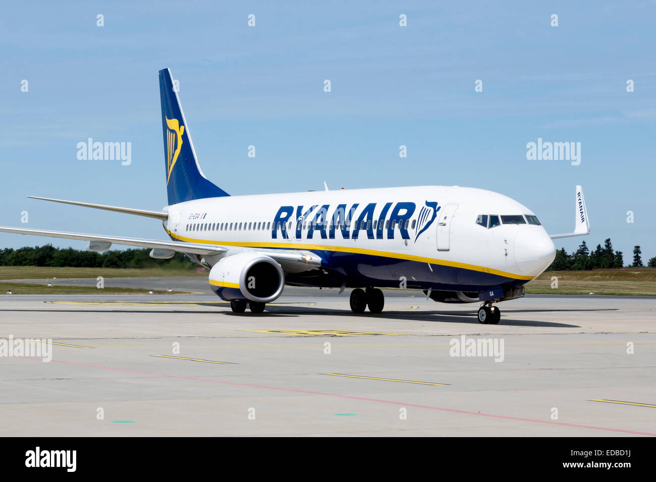 Boeing 737-800 della compagnia aerea low-cost Ryanair a Frankfurt-Hahn, aeroporto Hahn Airport vicino a Simmern, Renania-Palatinato, Germania Foto Stock