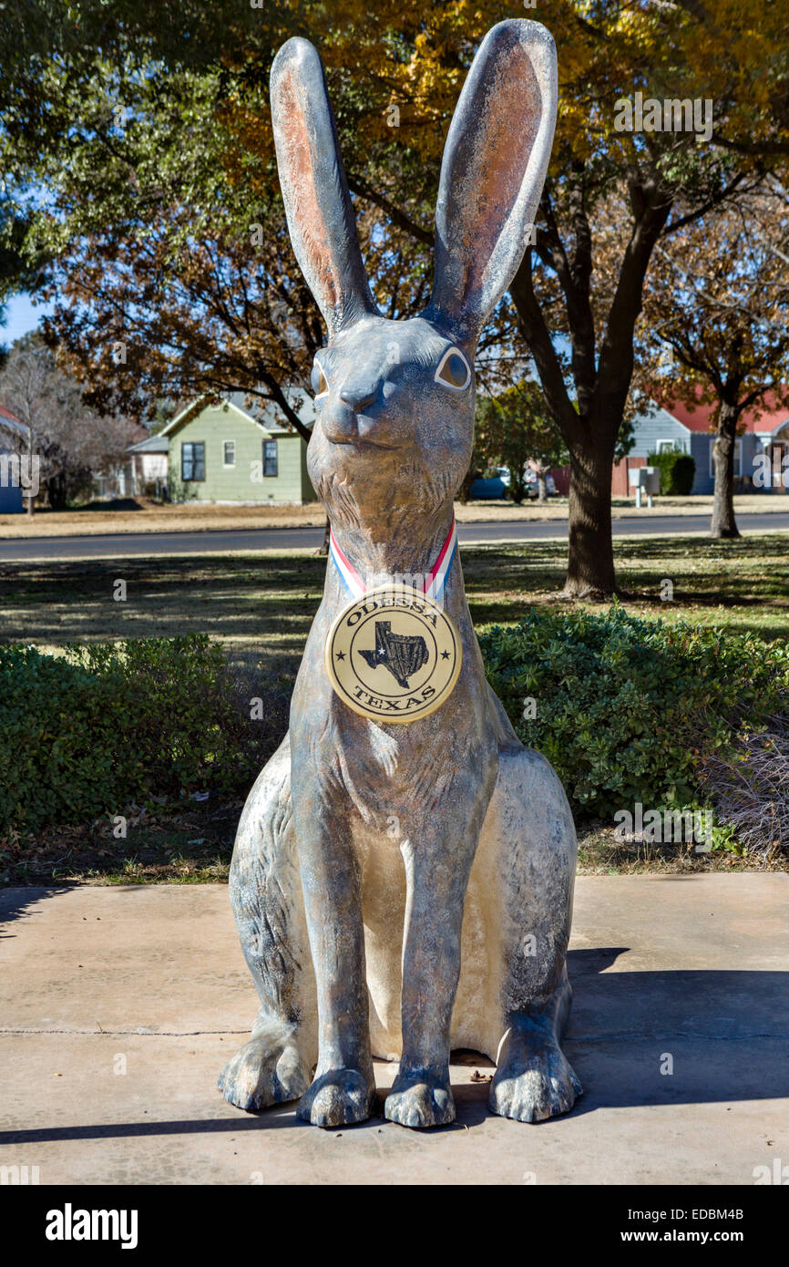 La scultura di un Jackrabbit al di fuori del Municipio, Odessa, Texas, Stati Uniti d'America Foto Stock