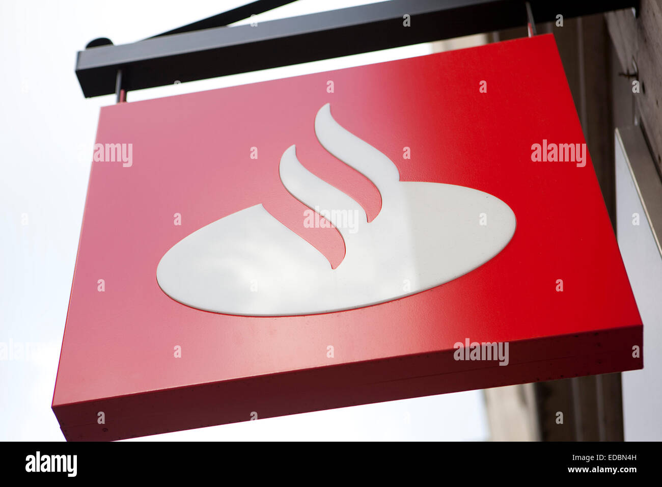 Colpo esterno di una abbazia store, con il nuovo Santander rebranding. Foto Stock