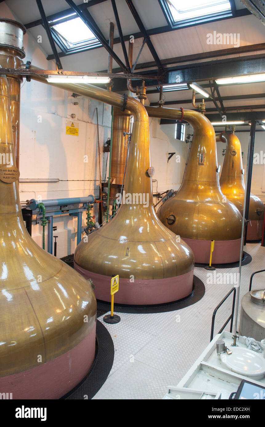 Il rame ancora spazio a un whisky scozzese distilleria, Islay, Scozia Foto Stock