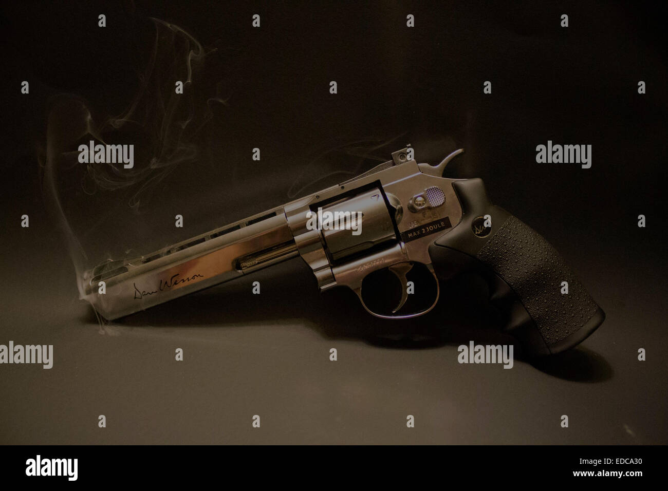 Pistola fumante immagini e fotografie stock ad alta risoluzione Alamy