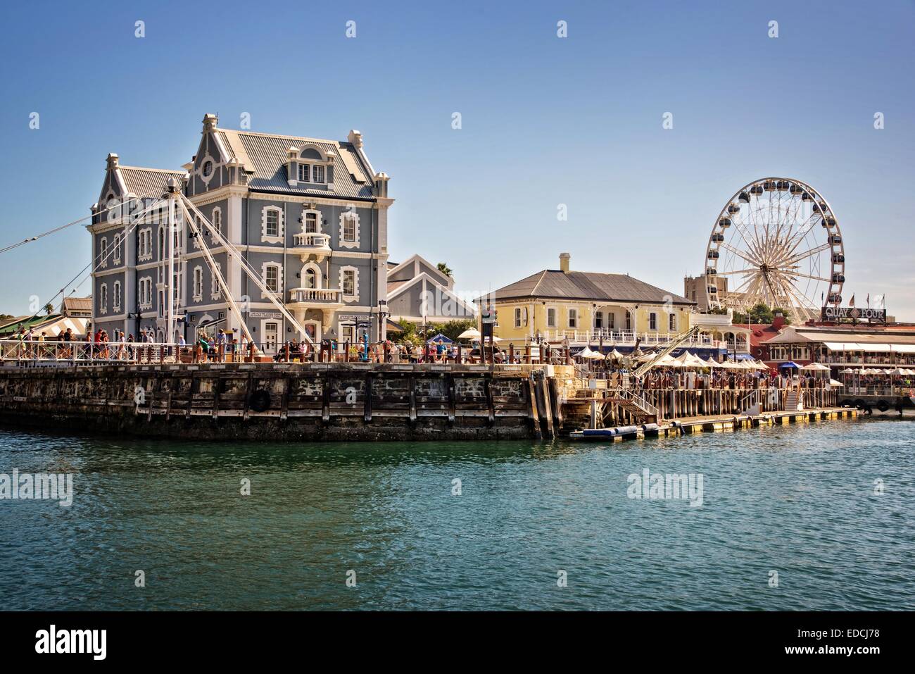 Cape Town Waterfront, un luogo turistico con i centri commerciali per lo shopping e i ristoranti Foto Stock