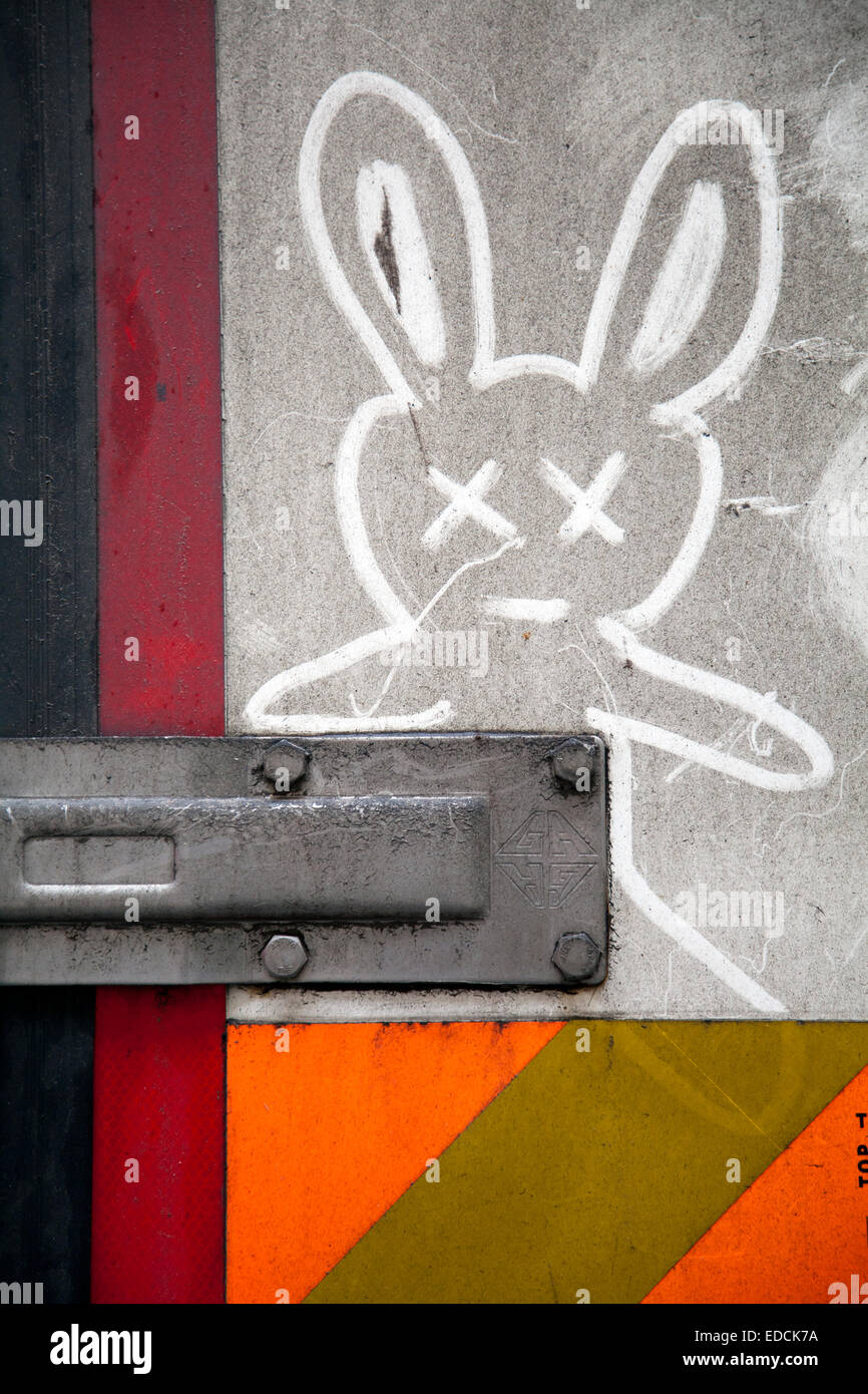 Bunny disegno in polvere sul retro del carrello Foto Stock