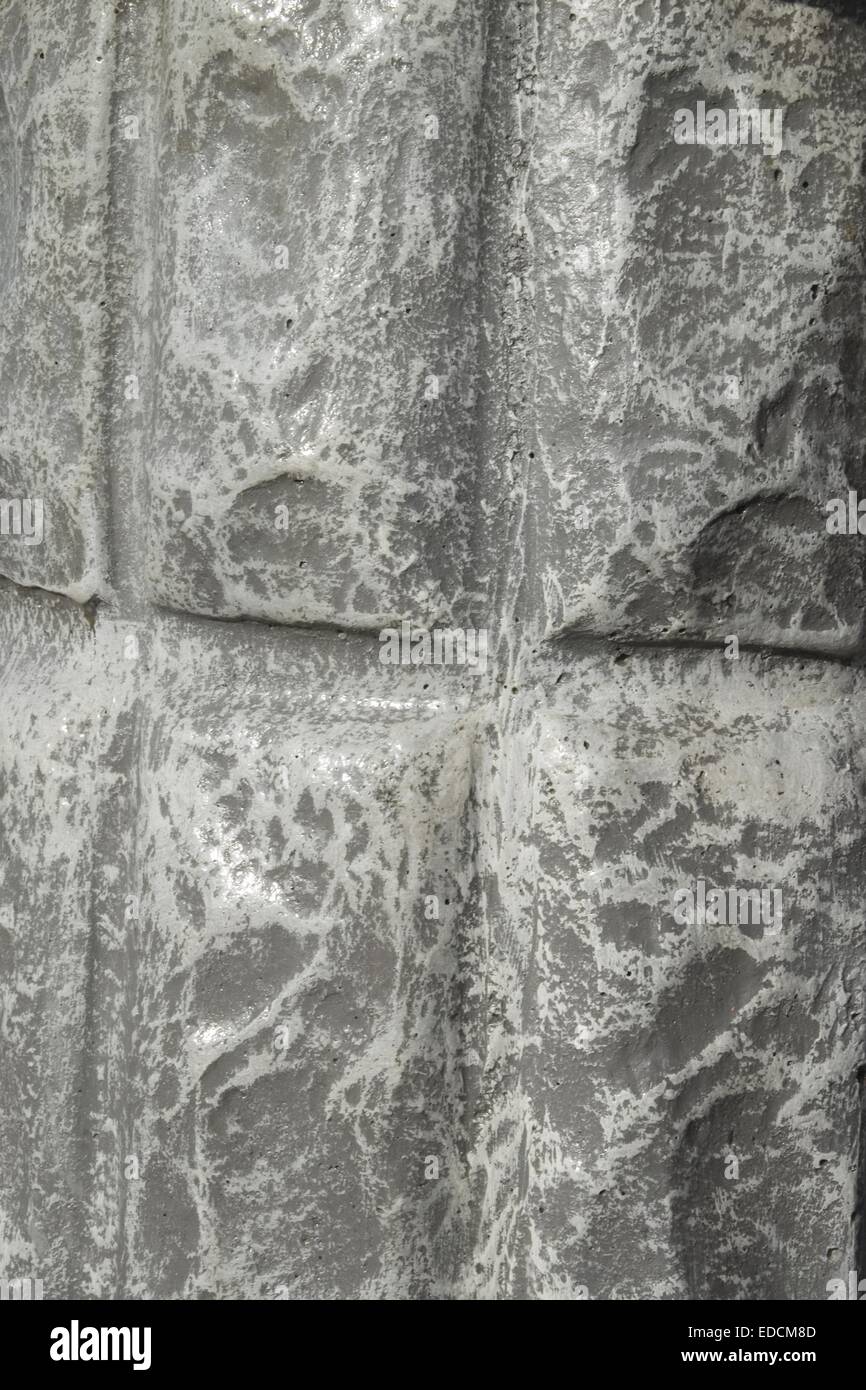 Pannello decorativo artificiale di parete in calcestruzzo per l'installazione. Foto Stock