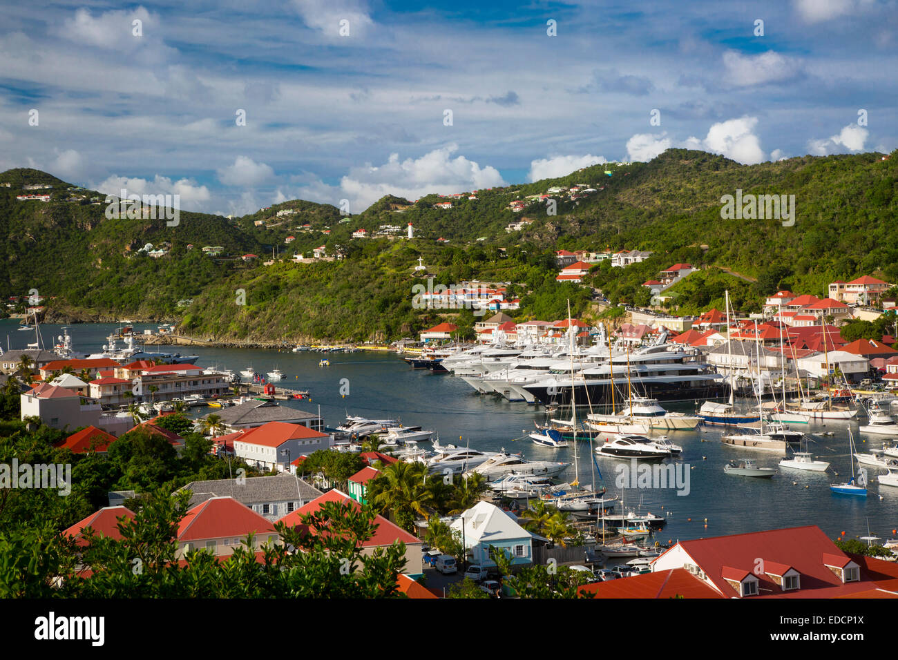 Barche affollano la marina in Gustavia, St Barths, French West Indies Foto Stock