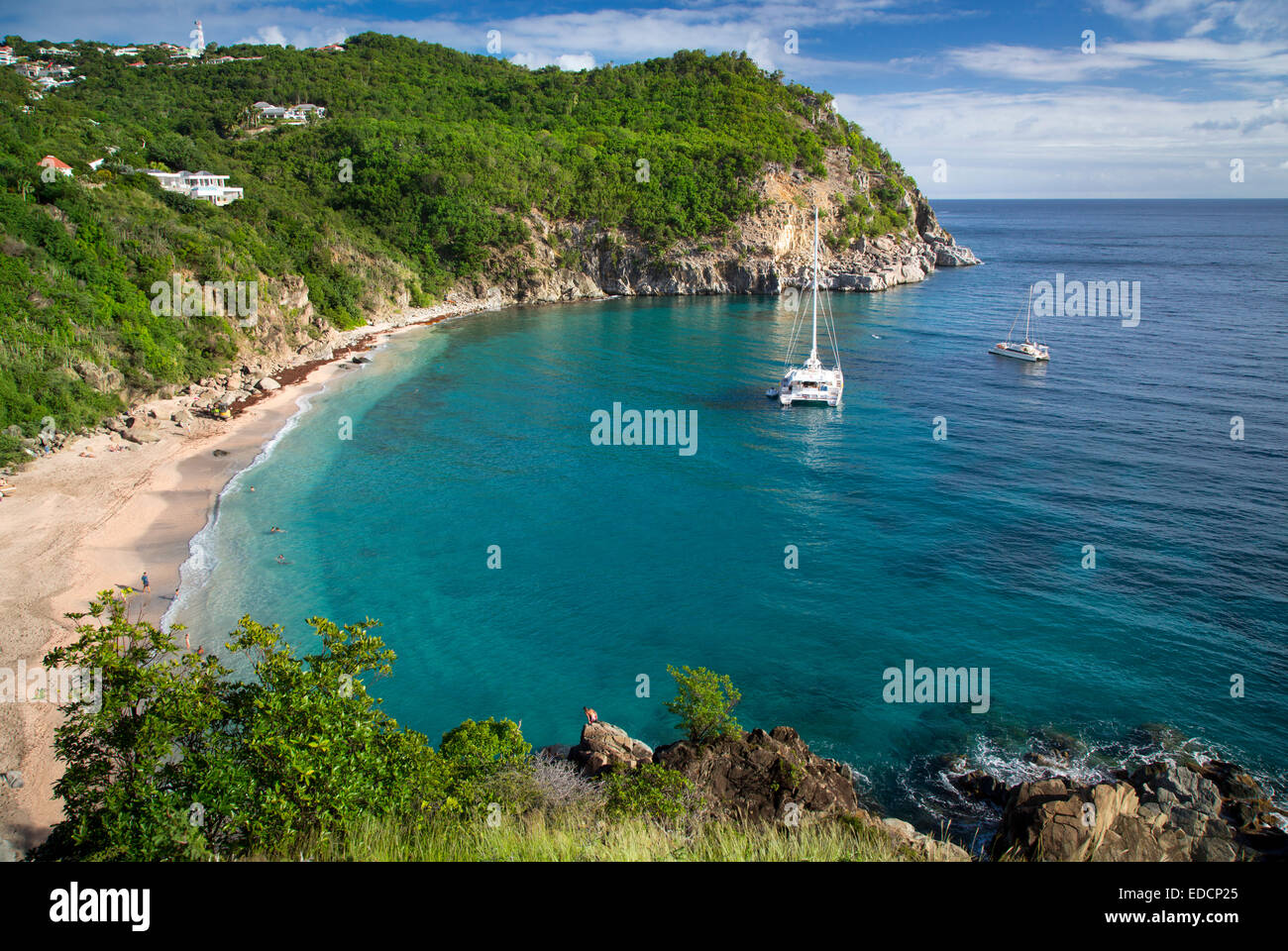 Barche ancorate al largo di Shell Beach in Gustavia, St Barths, French West Indies Foto Stock