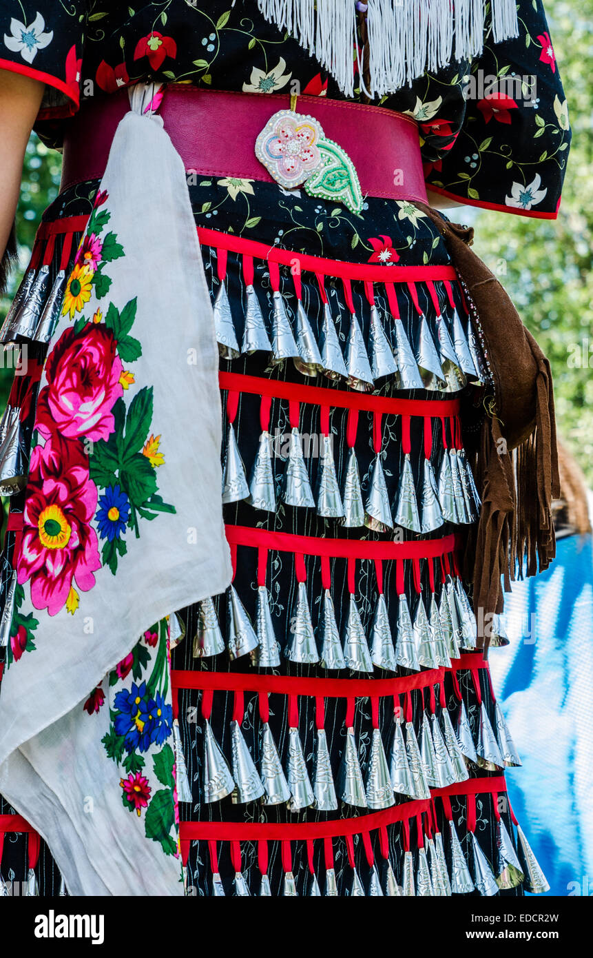 Donna nativa durante il Canada Day celebrazione presso il principe Island Park di Calgary, Alberta Foto Stock