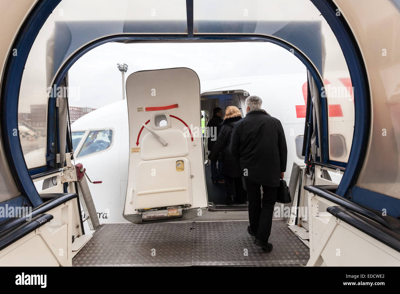 Salire a bordo di un aereo presso l'Aeroporto Internazionale di Francoforte Foto Stock