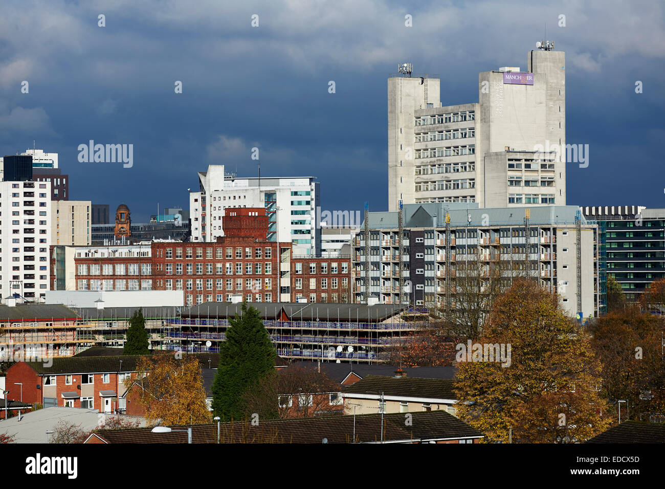 Lo skyline di Manchester che mostra Manchester edifici universitari Foto Stock