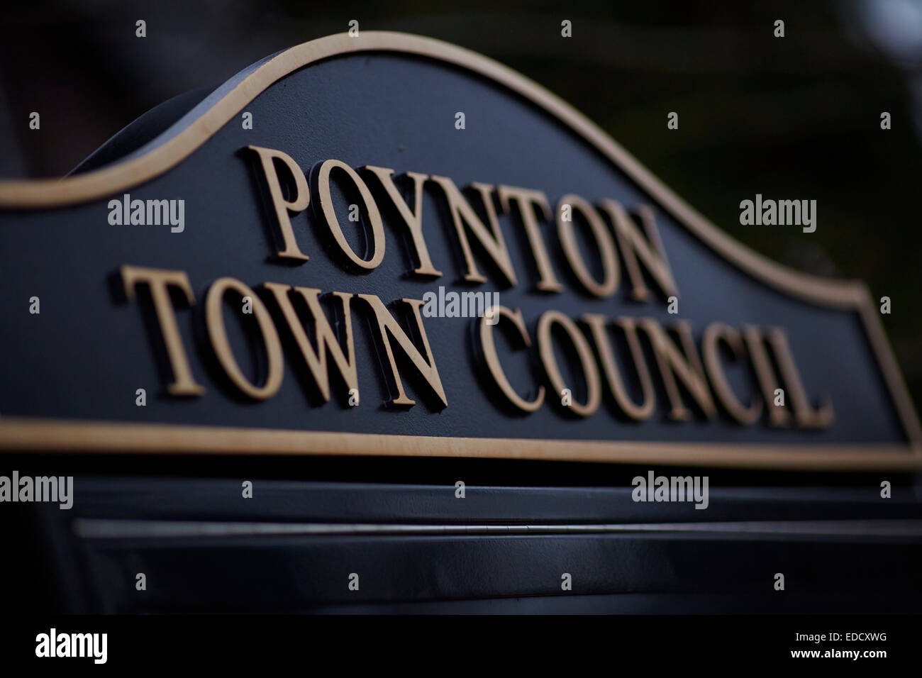 Villaggio di Poynton a Stockport CHESHIRE REGNO UNITO, Poynton il consiglio comunale segno Foto Stock
