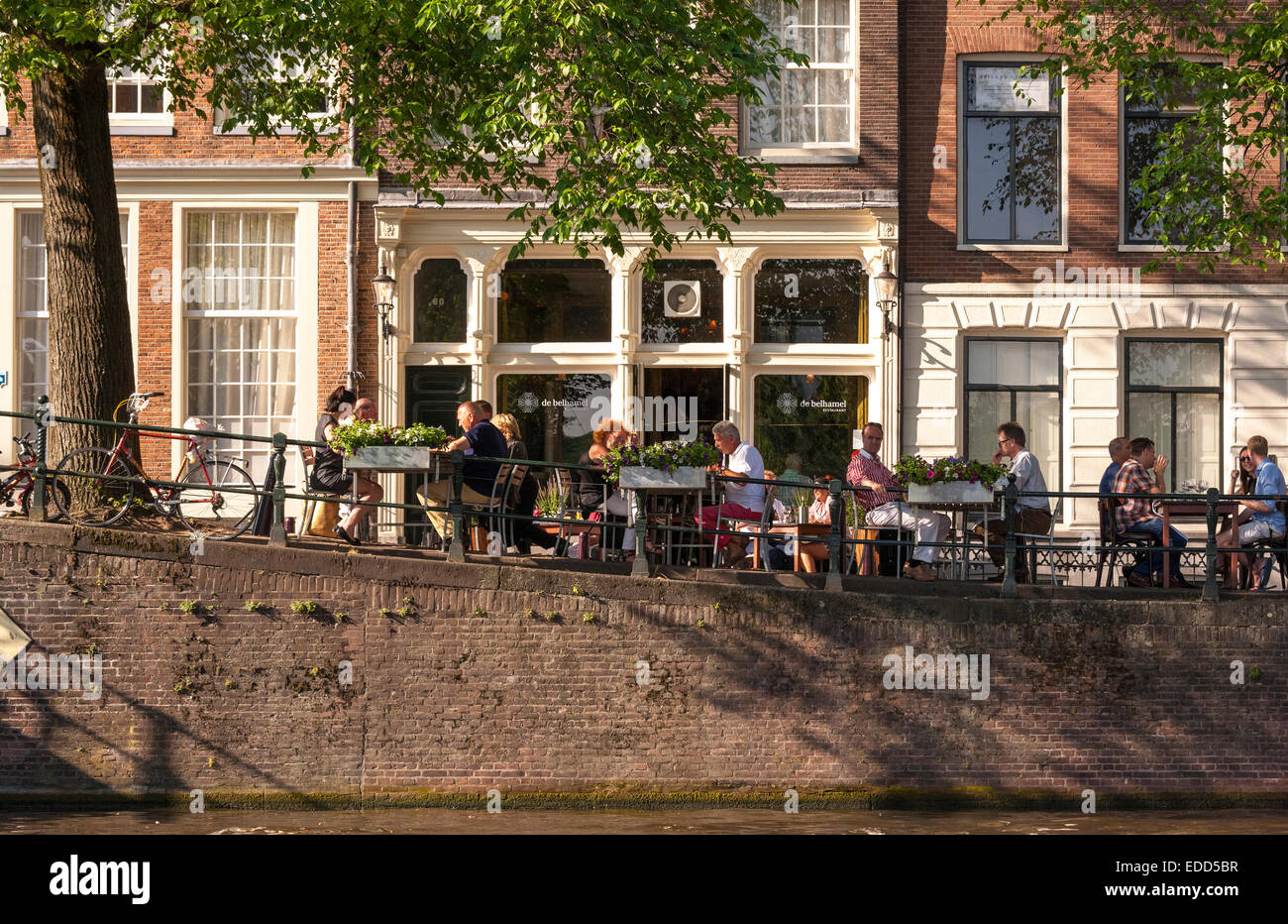 Il ristorante De Belhamel sul Brouwersgracht Canal cene alfresco terrazza esterna che si affaccia sul Canale Herengracht Amsterdam Foto Stock