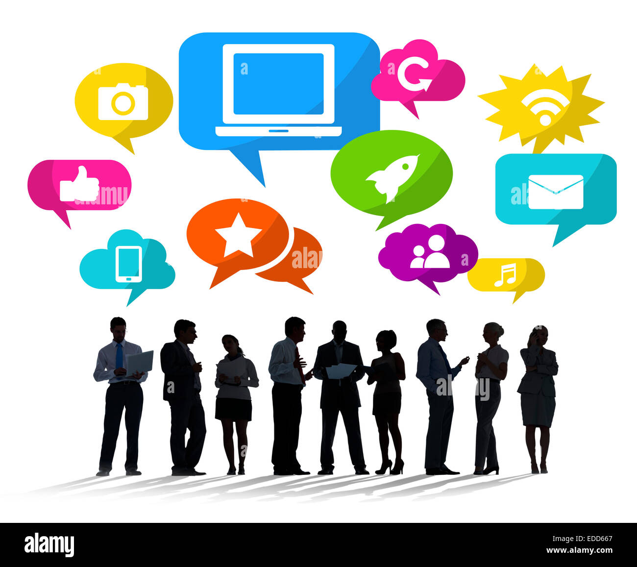 Sagome di multietnica la gente di affari con i Social Media simboli Foto Stock