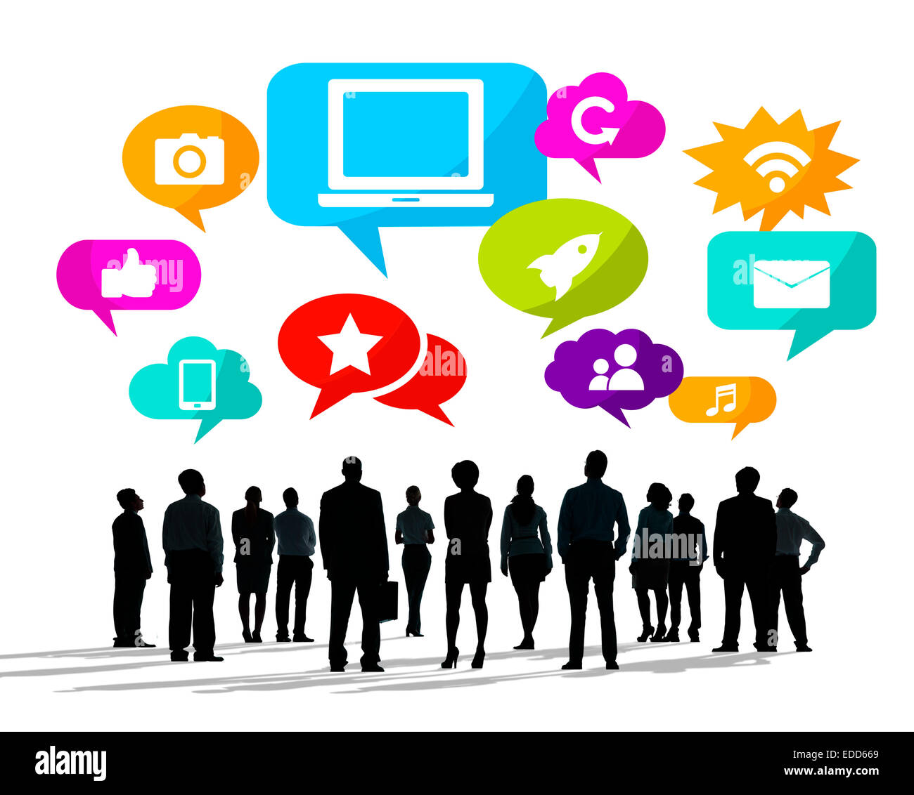 Sagome di multietnica la gente di affari con i Social Media simboli Foto Stock