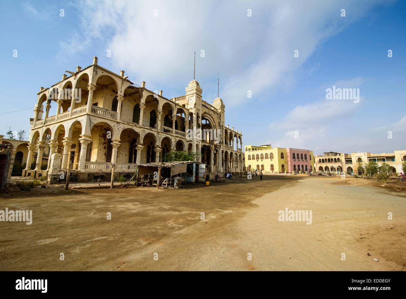 Distrutto ex Banco d'Italia edificio, Massaua, in Eritrea Foto Stock