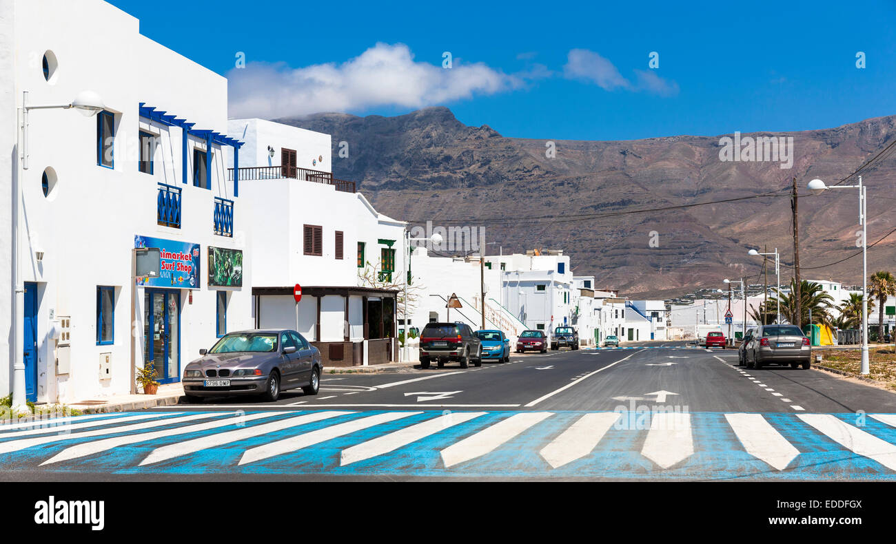 Spagna Isole Canarie Lanzarote, Los Valles, case bianche in Caleta de la Vila Foto Stock