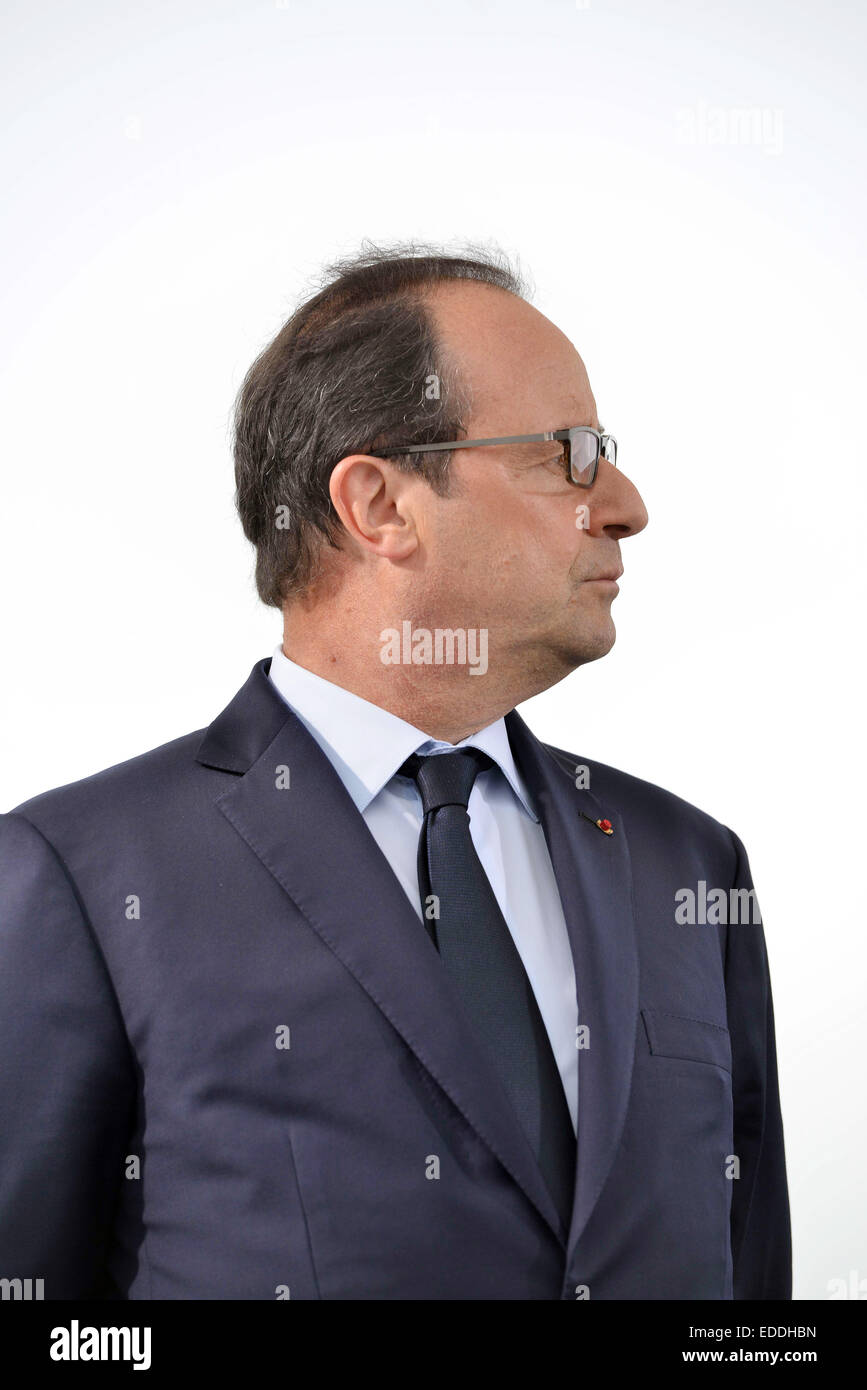 François Hollande qui per vedere una tappa del Tour de France bicycle race tra Reims e Arras su 2014/07/10 Foto Stock