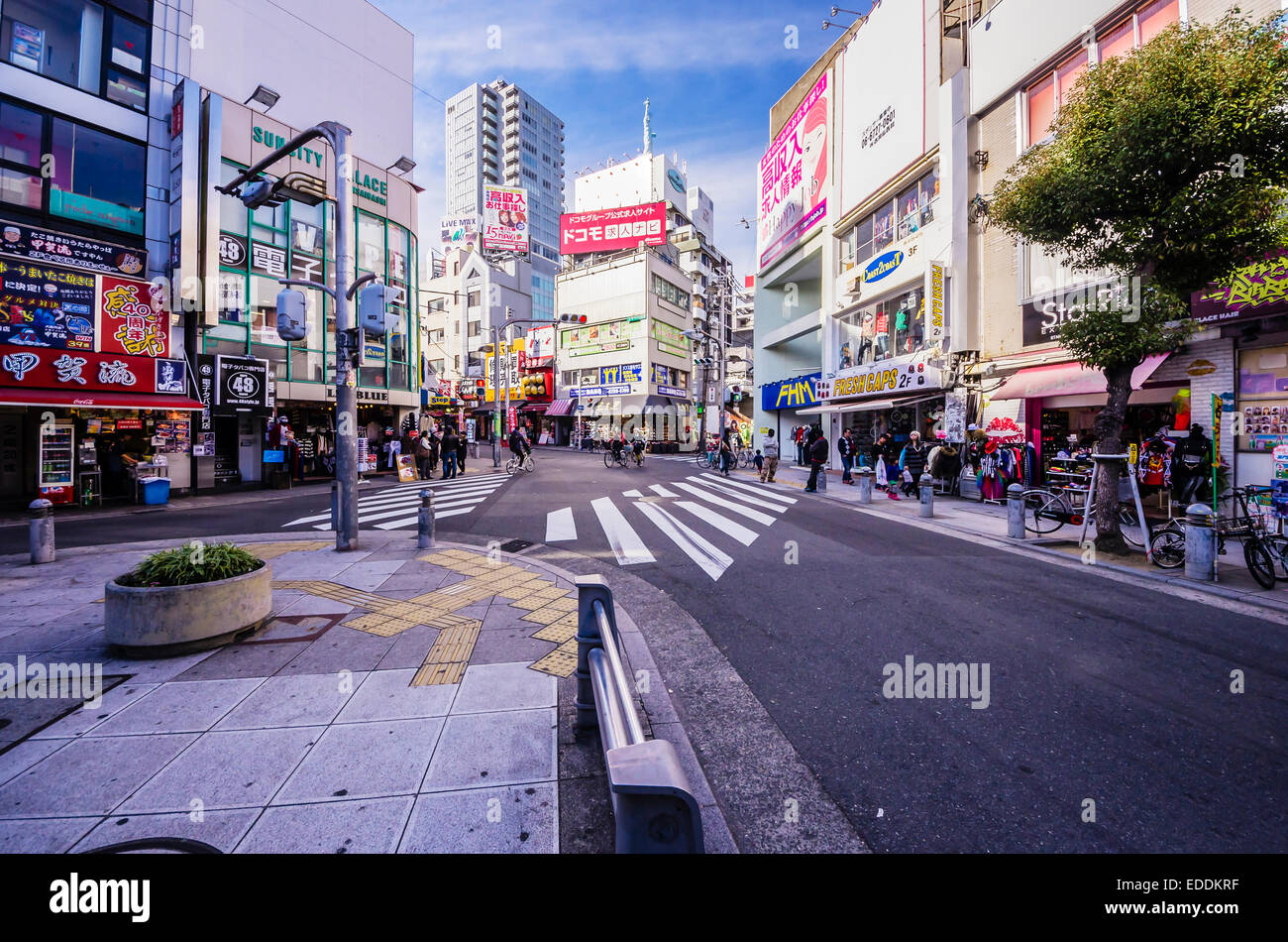 Giappone, Osaka, negozi e Street nel quartiere di Shinsaibashi Foto Stock