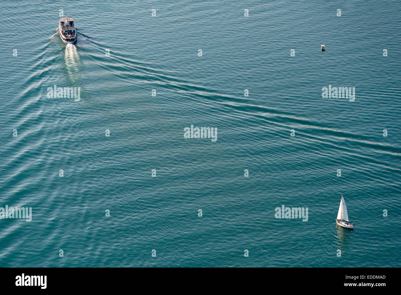 Germania Baden-Wuerttemberg, Lago di Costanza, veduta aerea della nave e barca a vela Foto Stock
