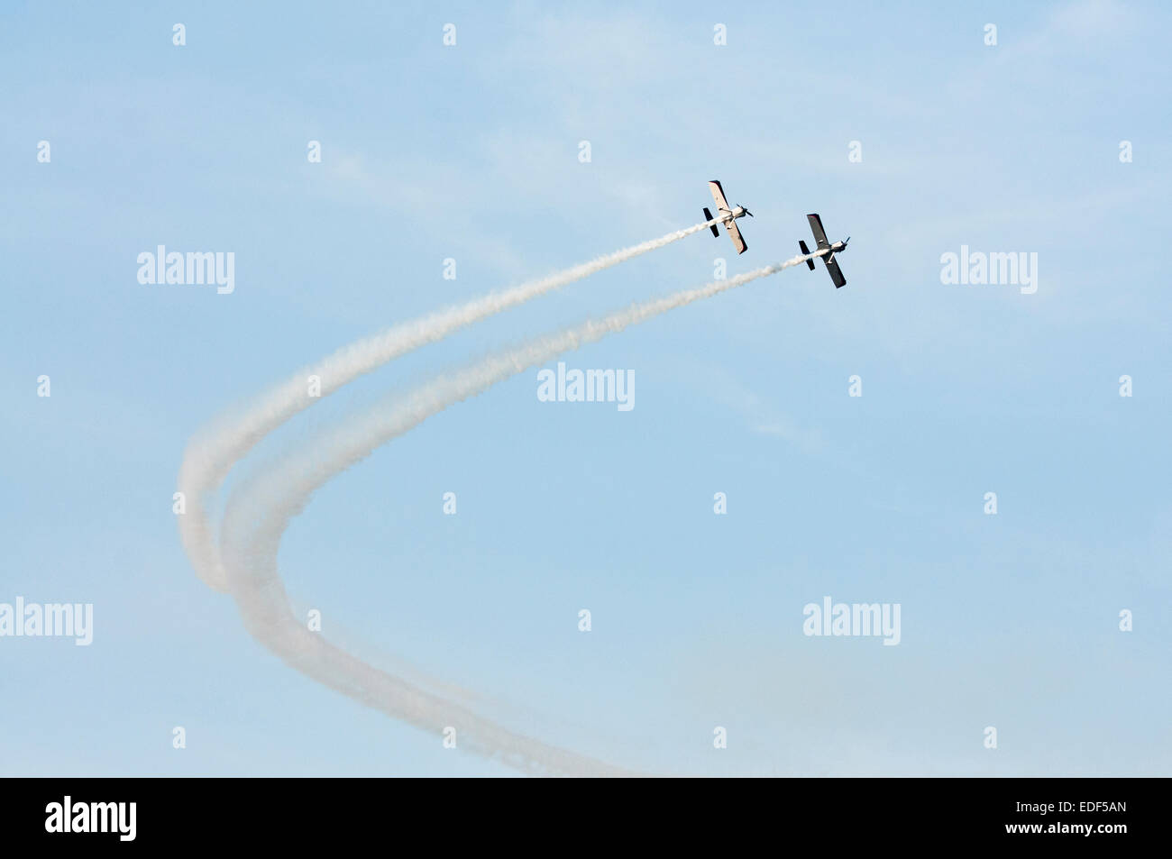Piani di acrobazia aerea durante un air show a Estado de México, México. Foto Stock