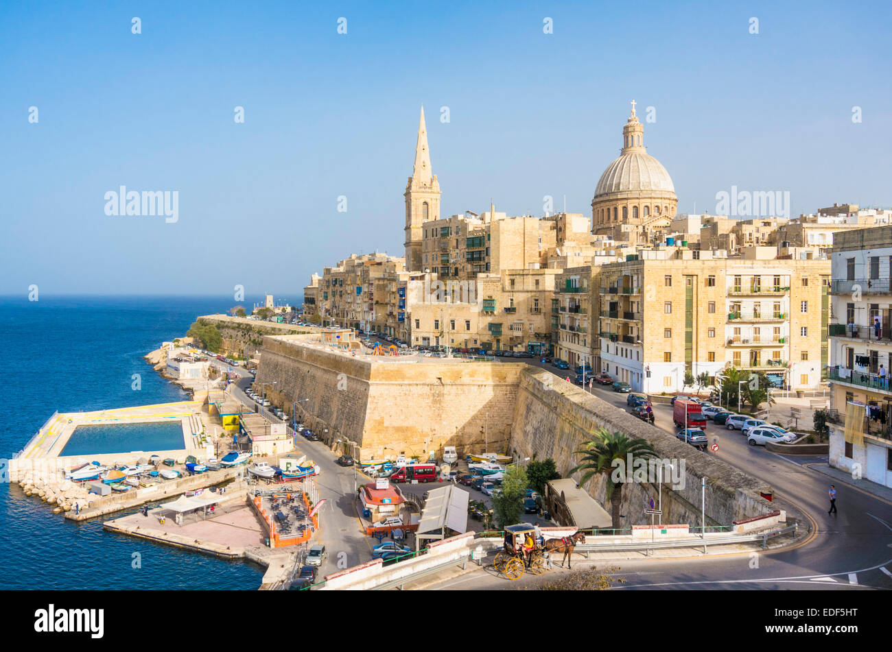 La Valletta Skyline con la cupola della chiesa carmelitana e St Pauls Cattedrale Anglicana Valletta Malta EU Europe Foto Stock