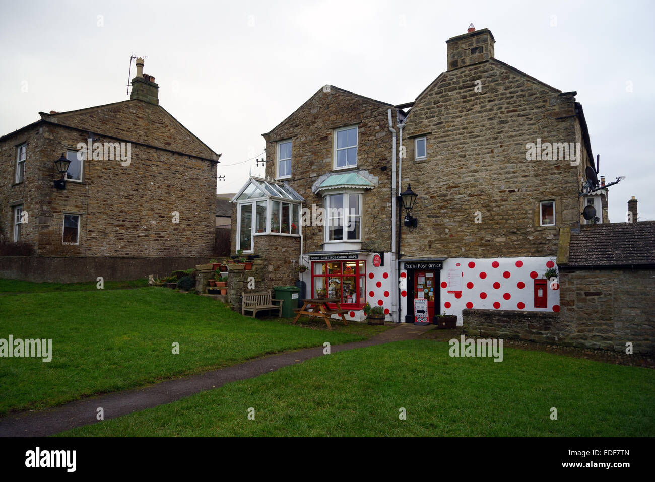 Di Reeth Post Office in Swaledale su un nuvoloso giorno. Foto Stock