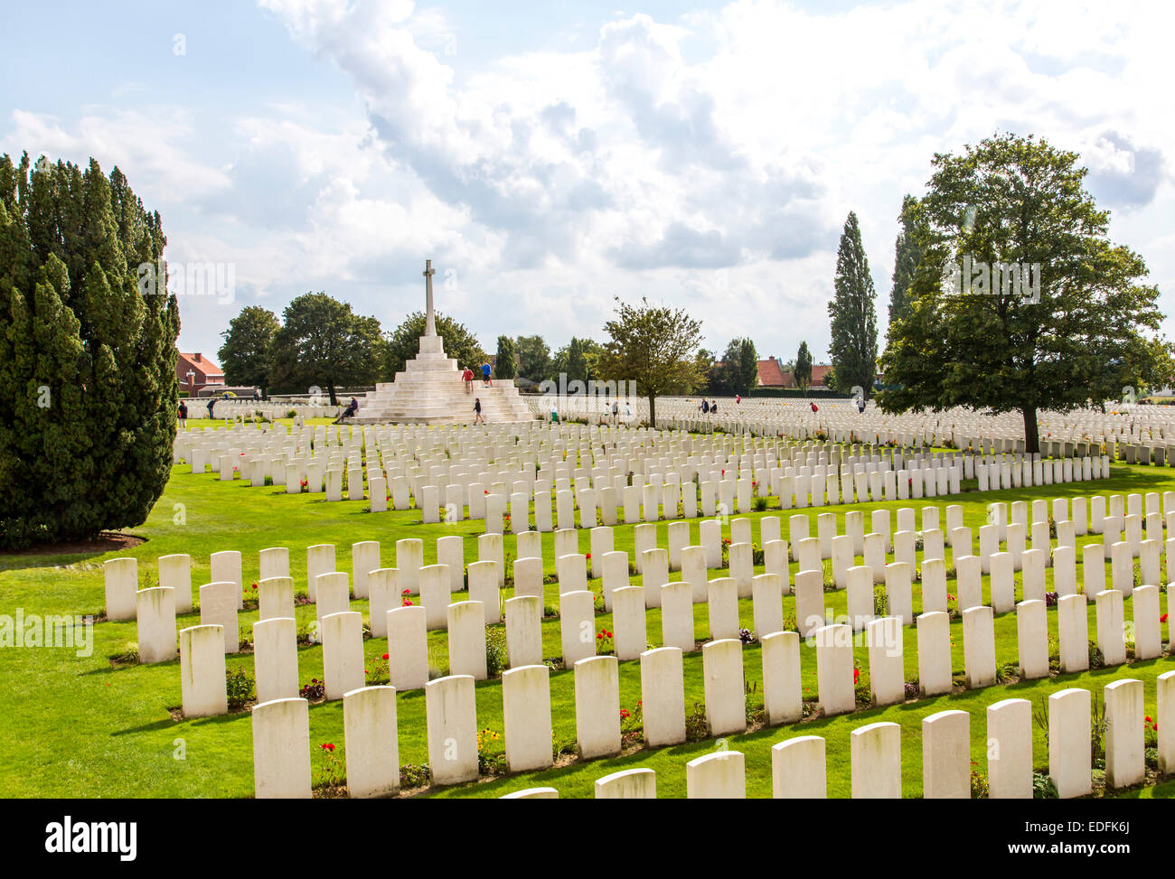 Tyne Cot cimitero, il più grande cimitero del Commonwealth nel mondo, con oltre 12.000 tombe di soldati della Prima Guerra Mondiale Foto Stock