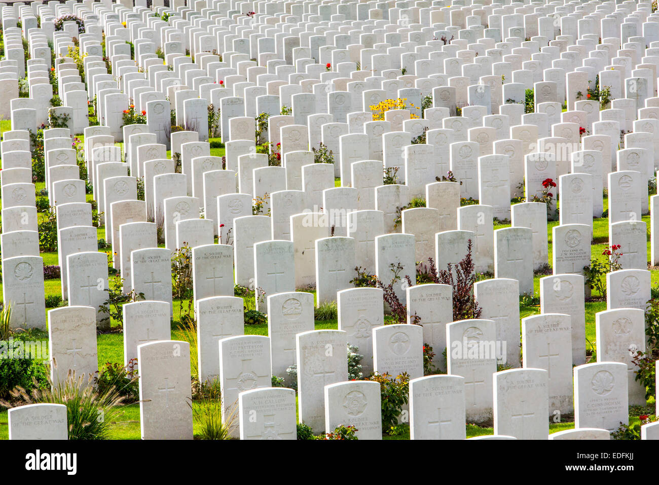 Tyne Cot cimitero, il più grande cimitero del Commonwealth nel mondo, con oltre 12.000 tombe di soldati della Prima Guerra Mondiale Foto Stock