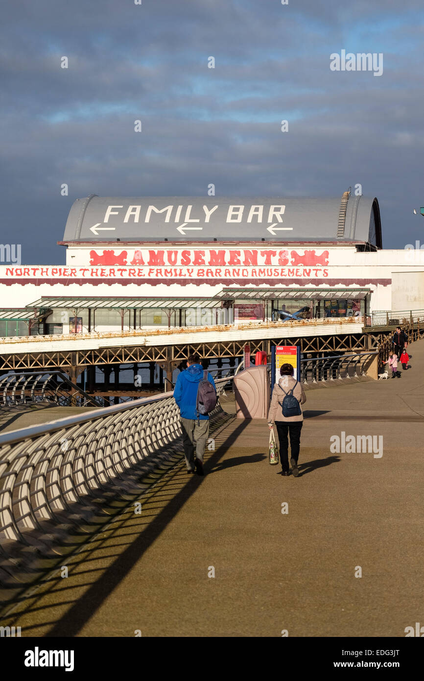 Promenade di Blackpool voce per North Pier Foto Stock