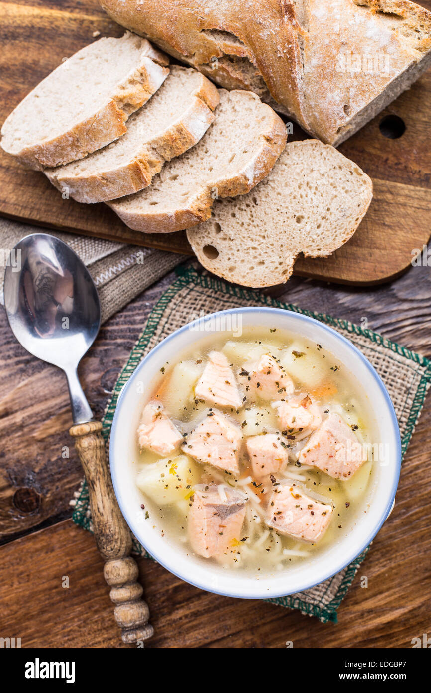 Zuppa di pesce in una ciotola Foto Stock