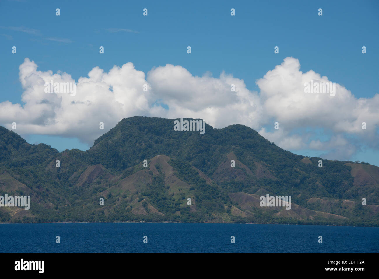 La Melanesia, Isole Salomone, isola di Guadalcanal. Vista costiera della  zona intorno alla città capitale di Honiara Foto stock - Alamy