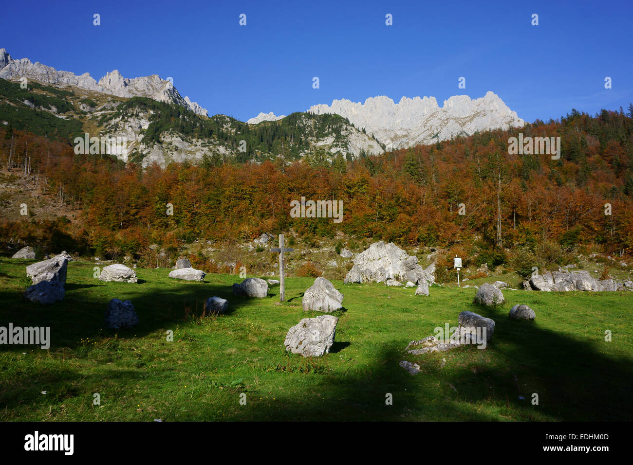 Ellmau circoli di pietra, posto di potere, la catena montuosa di Wilder Kaiser, Tirolo, Austria Foto Stock