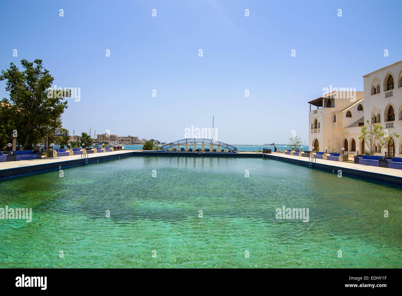 La piscina di un hotel di lusso, Massaua, in Eritrea Foto Stock