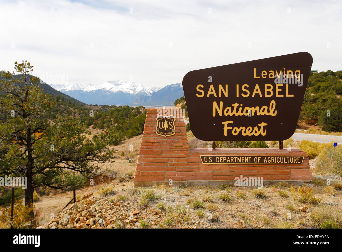 Segno "Lasciando San Isabel National Forest, U.S. Route 285, nei pressi di Buena Vista, Colorado, Stati Uniti Foto Stock