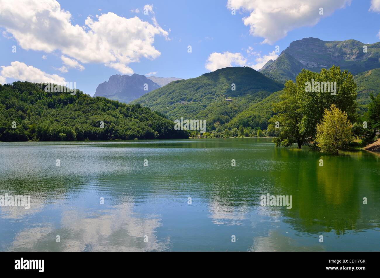 Lago di Gramolazzo nelle Alpi Apuane, Garfagnana in provincia di Lucca - Toscana, Italia Foto Stock