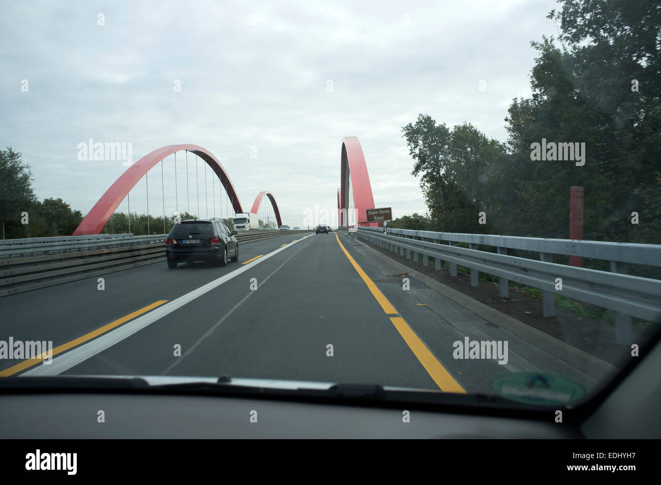 Autobahn 3 attraversando il Rhein-Herne Kanal vicino a Dortmund Germania Foto Stock