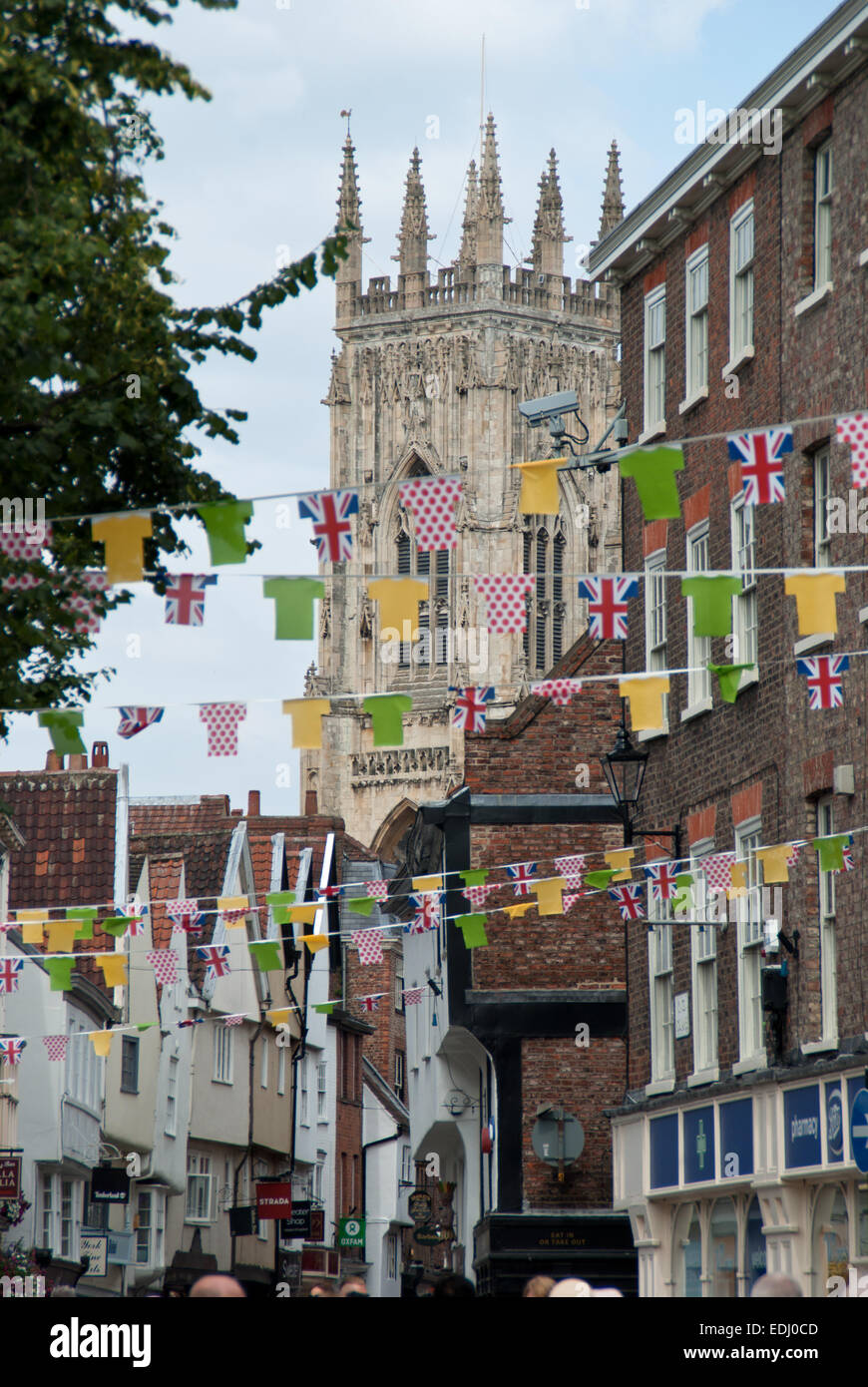 York Minster e torre Petergate bassa Foto Stock