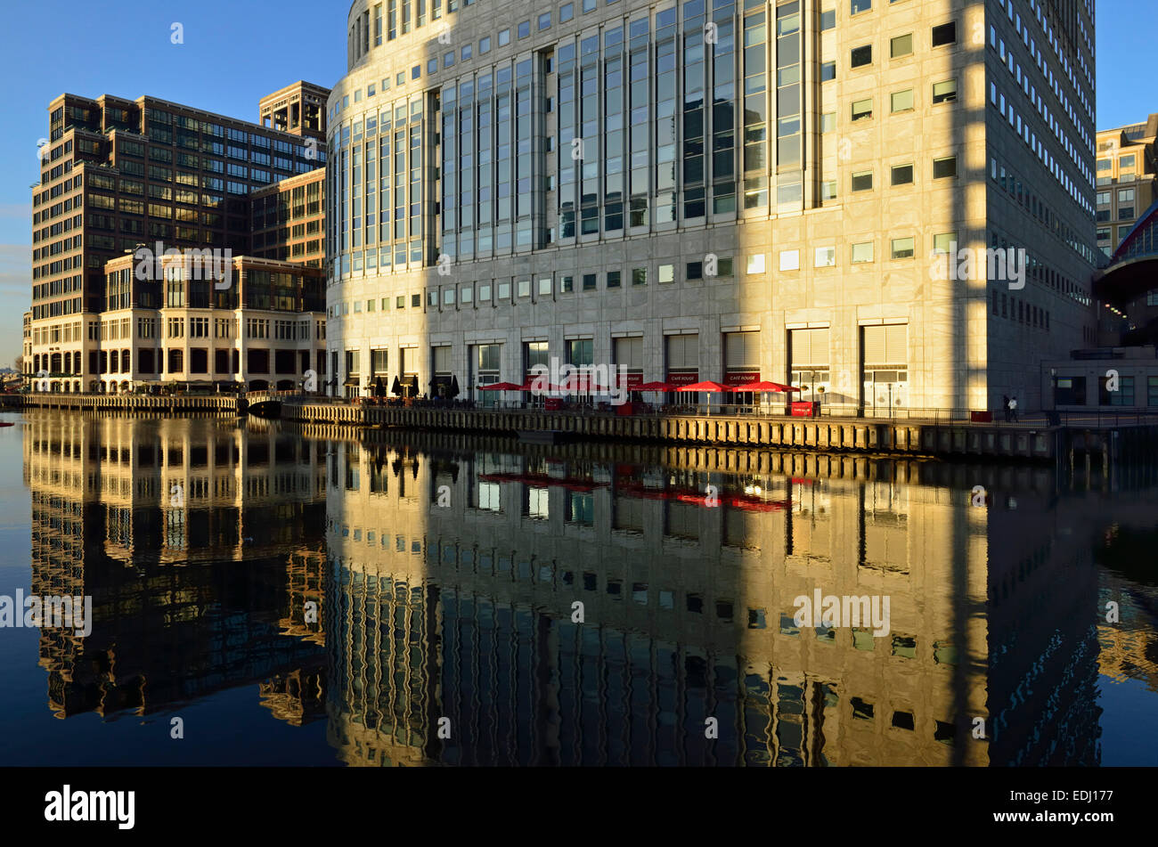 Centro Dock, Mackenzie a piedi, Sud colonnato, Canary Wharf station wagon, Docklands, London E14, Regno Unito Foto Stock