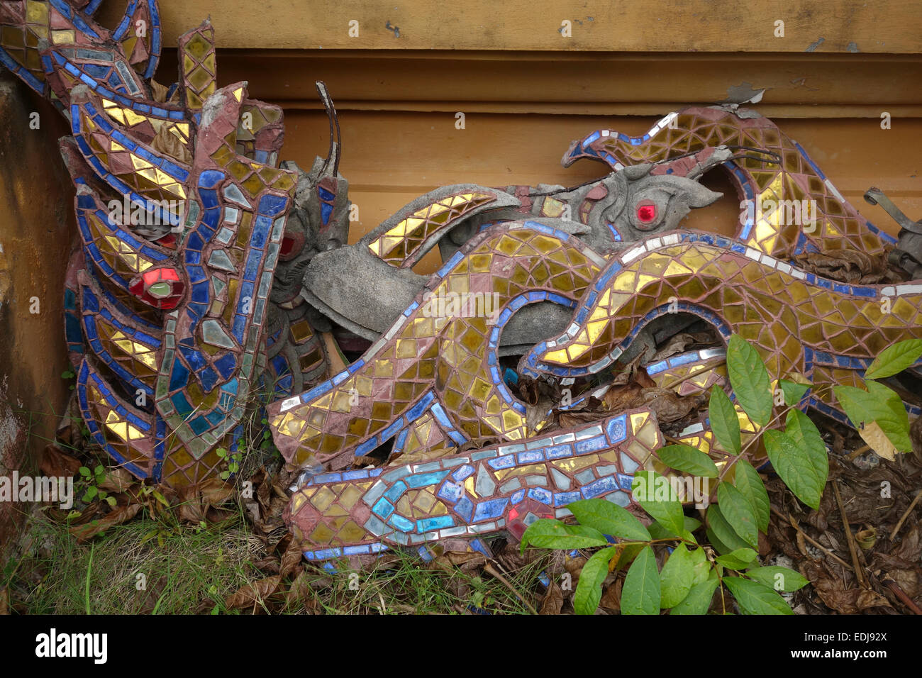 Decorazione di parti di Lanta Old Town tempio buddista, foresta monastero, Koh Lanta, Provincia di Krabi, Thailandia, Sud-est asiatico. Foto Stock