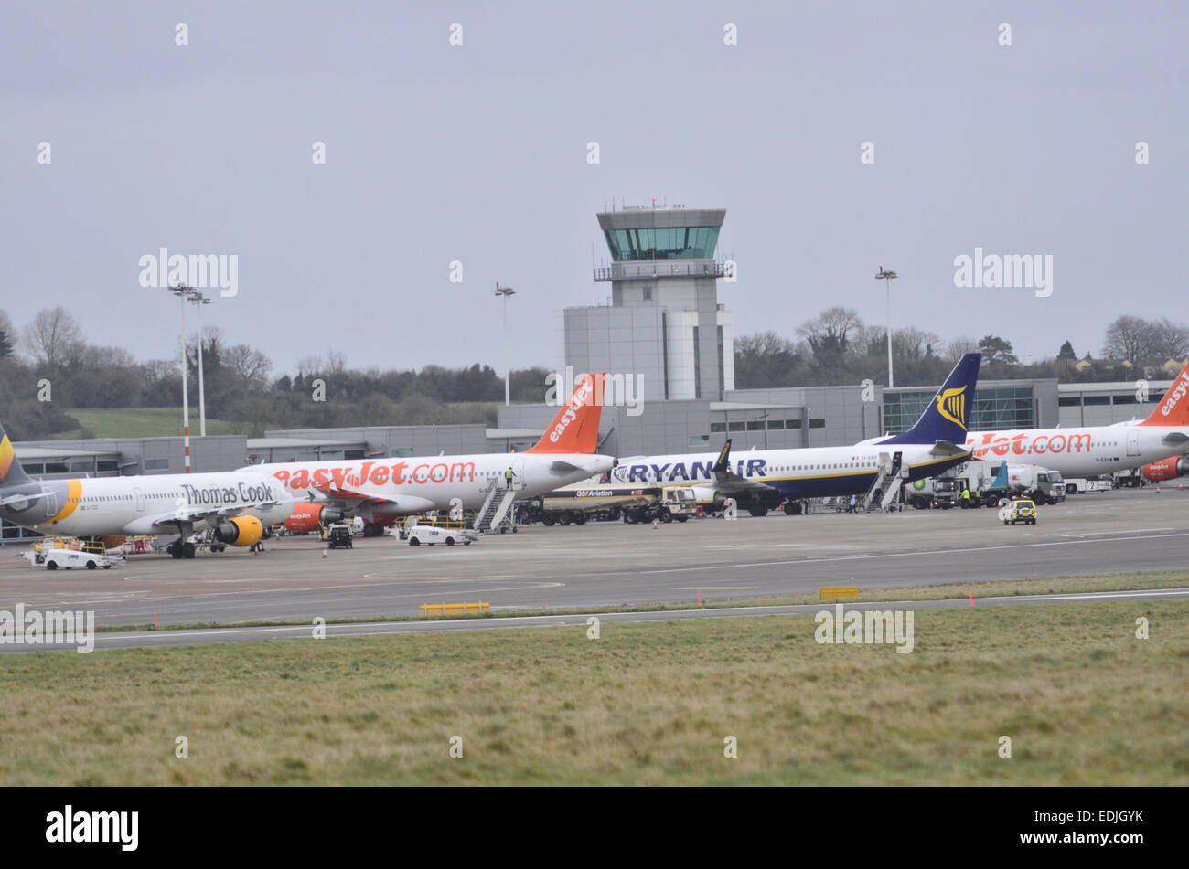 Bristol, Regno Unito. 07 jan 2015. Voli visto decollare presso l'aeroporto di Bristol dopo essersi aggiudicato il più puntuale in tutto il mondo. Robert timoney/alamylivenews Credit: Robert timoney/alamy live news Foto Stock