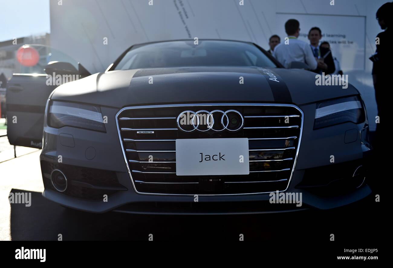 Las Vegas, Nevada, USA. 06 gen 2015. La self-driving concept car 'Jack' A7 di un produttore di automobili Audi è sul display al 2015 International Consumer Electronics Show (CES) di Las Vegas, Nevada, Stati Uniti d'America, 06 gennaio 2015. Le caratteristiche del veicolo pilotato il concetto guida e ha guidato la distanza da Silicon Valley al CES il luogo di per sé. Il CES, il più grande del mondo annuale di tecnologia consumer trade show corre dal 06 al 09 gennaio 2015 ed è previsto in funzione 3.500 espositori in mostra i loro ultimi prodotti e servizi per circa 150.000 partecipanti. Credito: dpa picture alliance/Alamy Live News Foto Stock