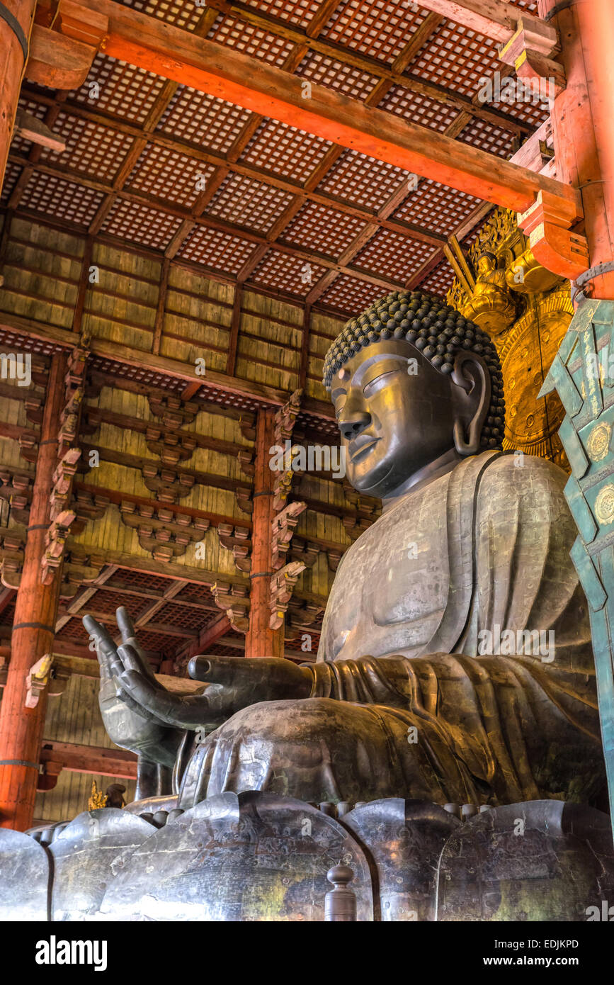 Il Grande Buddha (Daibutsu-Den) al Tempio di Todai-ji di Nara, Giappone. Foto Stock