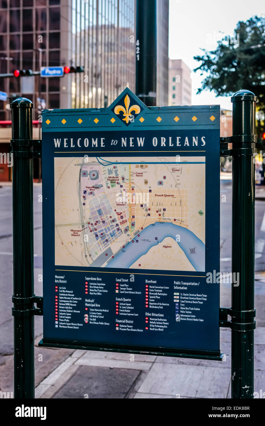 Cartello pedonale con mappa rivolta verso i punti di riferimento di New Orleans LA Foto Stock