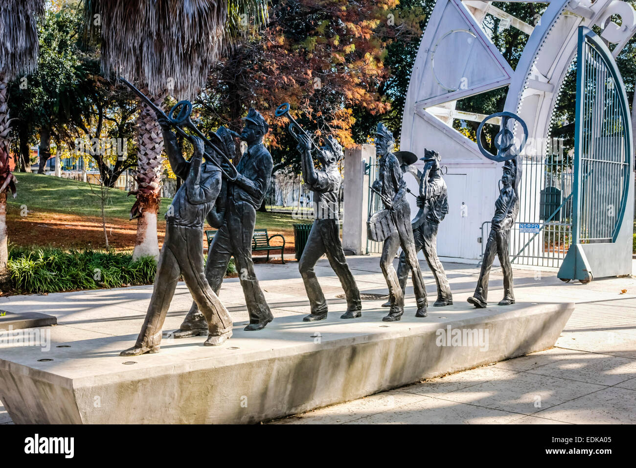 Jazz uomini scultura piombo il modo in Louis Armstrong Park di New Orleans LA Foto Stock