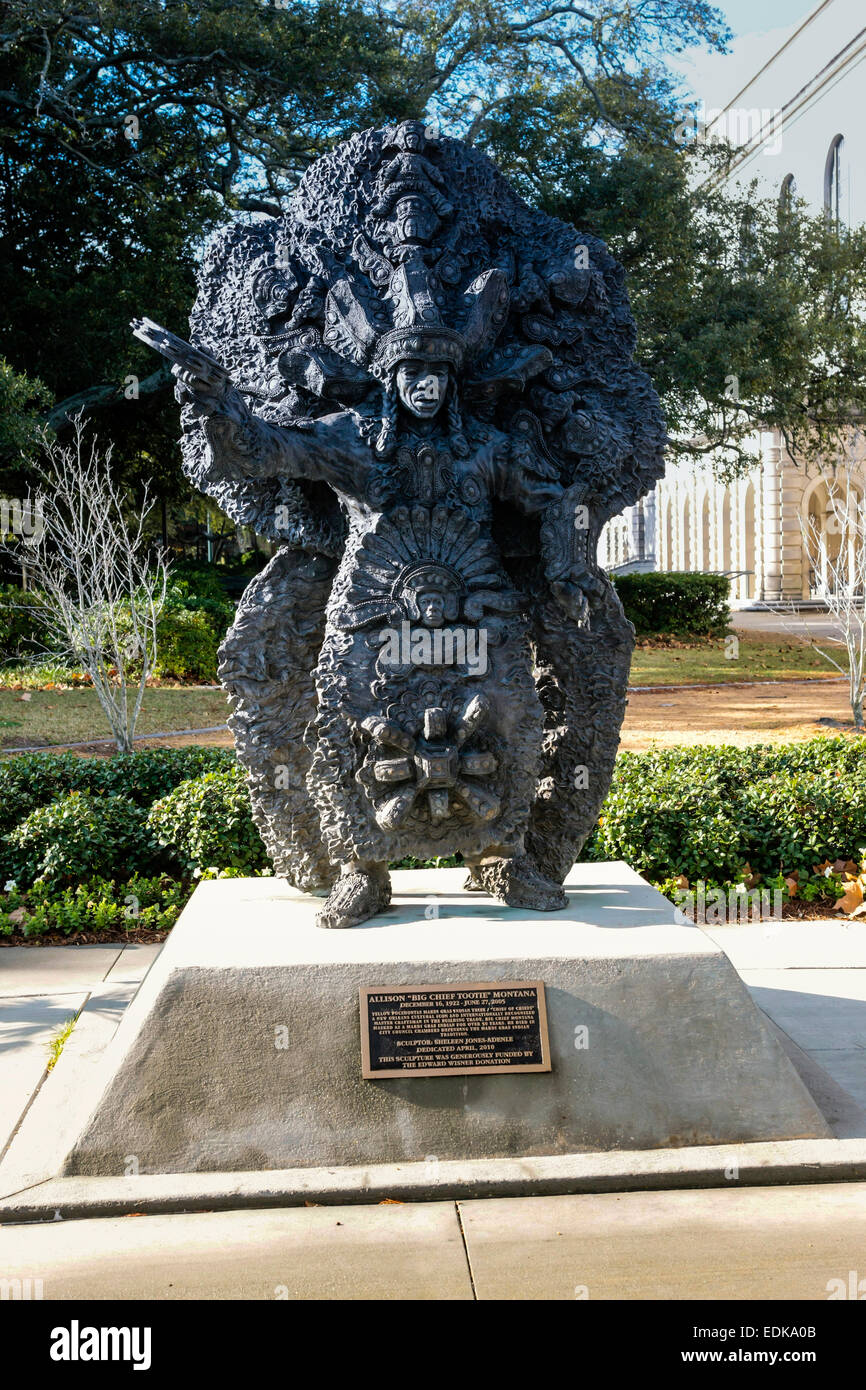 Statua di Allison " Big Chief Tootie' Montana il Mardi Gras indiana di Louis Armstrong Park, New Orleans LA Foto Stock