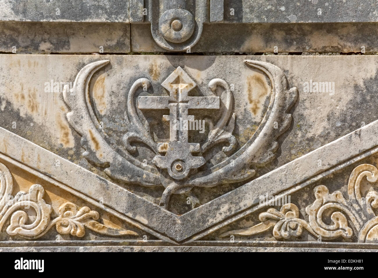 Ornamento di pietra sulla tomba Foto Stock