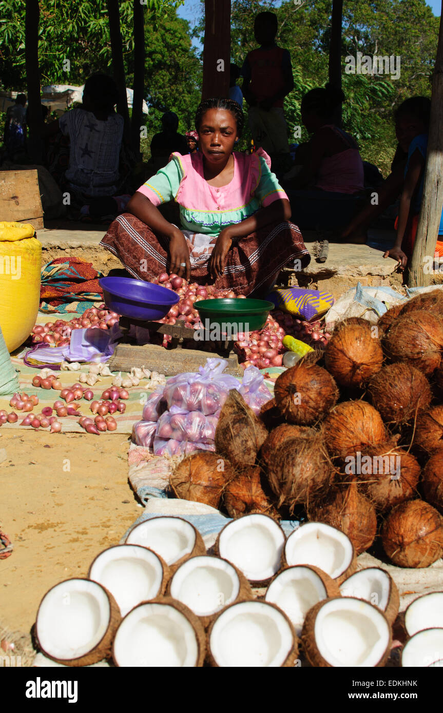 In corrispondenza di una zona rurale del mercato alimentare in Madagascar Foto Stock