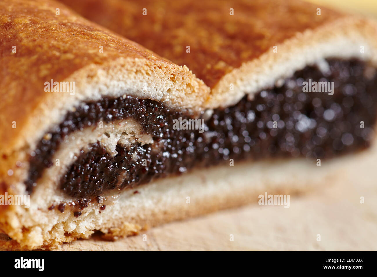 Poppyseed ungherese rotolo, un dolce tradizionale nella zona di NYC cuocere i negozi. Foto Stock