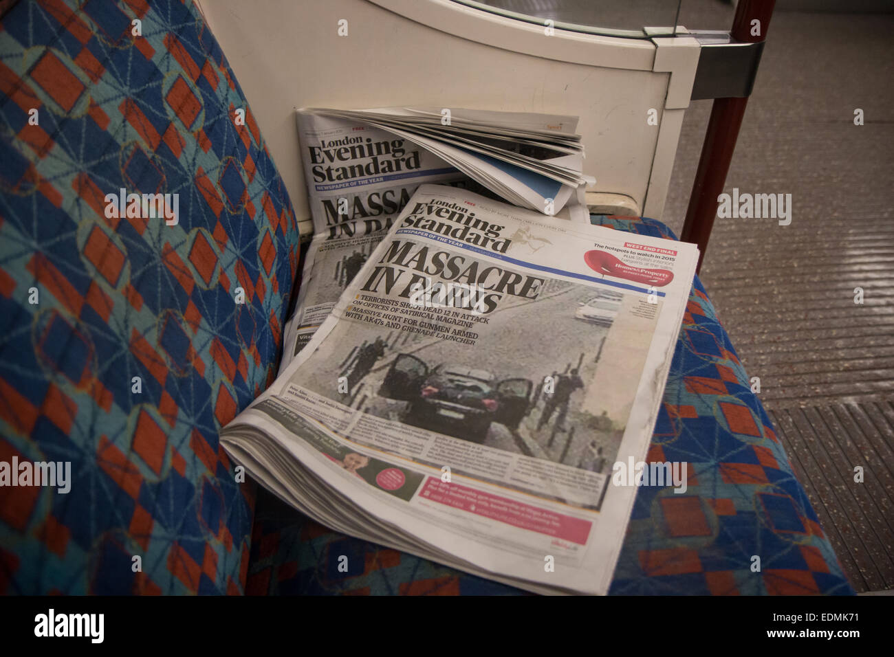 Londra, Regno Unito. Il 7 gennaio, 2015. I londinesi si radunano in Trafalgar Square in onore del Charlie Hebdo vittime Credito: Zefrog/Alamy Live News Foto Stock