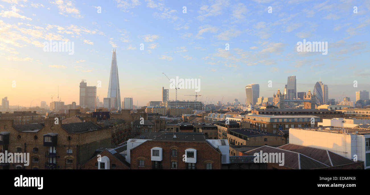 Panorama mostra Londra iconici nuovi edifici, Shard, il walkie-talkie, Cheesegrater e il Gherkin, in Inghilterra, Regno Unito Foto Stock