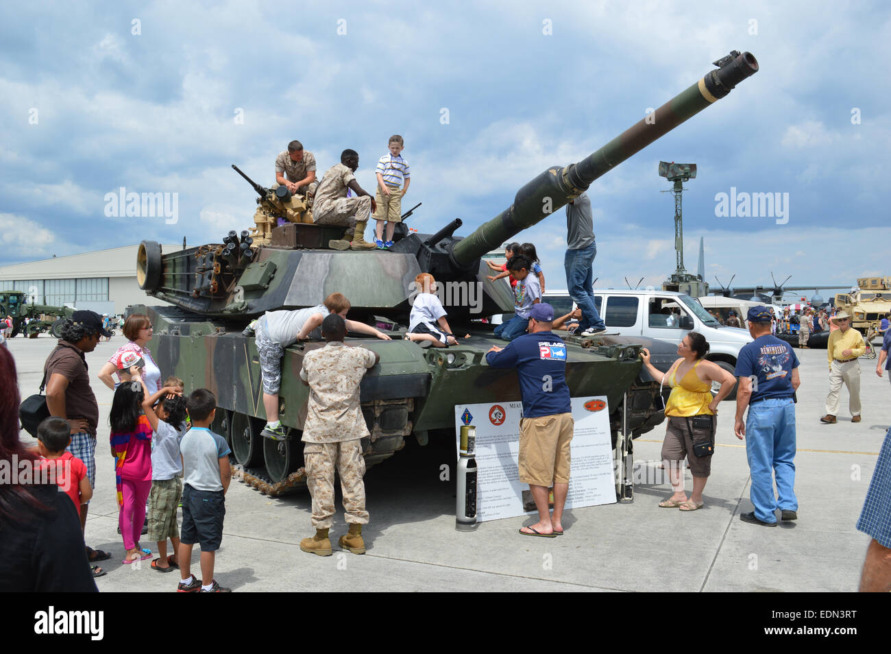 M1A1 Abrams serbatoio sul display all'ICM Cherry Point Air Show. Foto Stock M1A1 Abrams serbatoio sul display all'ICM Cherry Point Air Show. Foto Stock